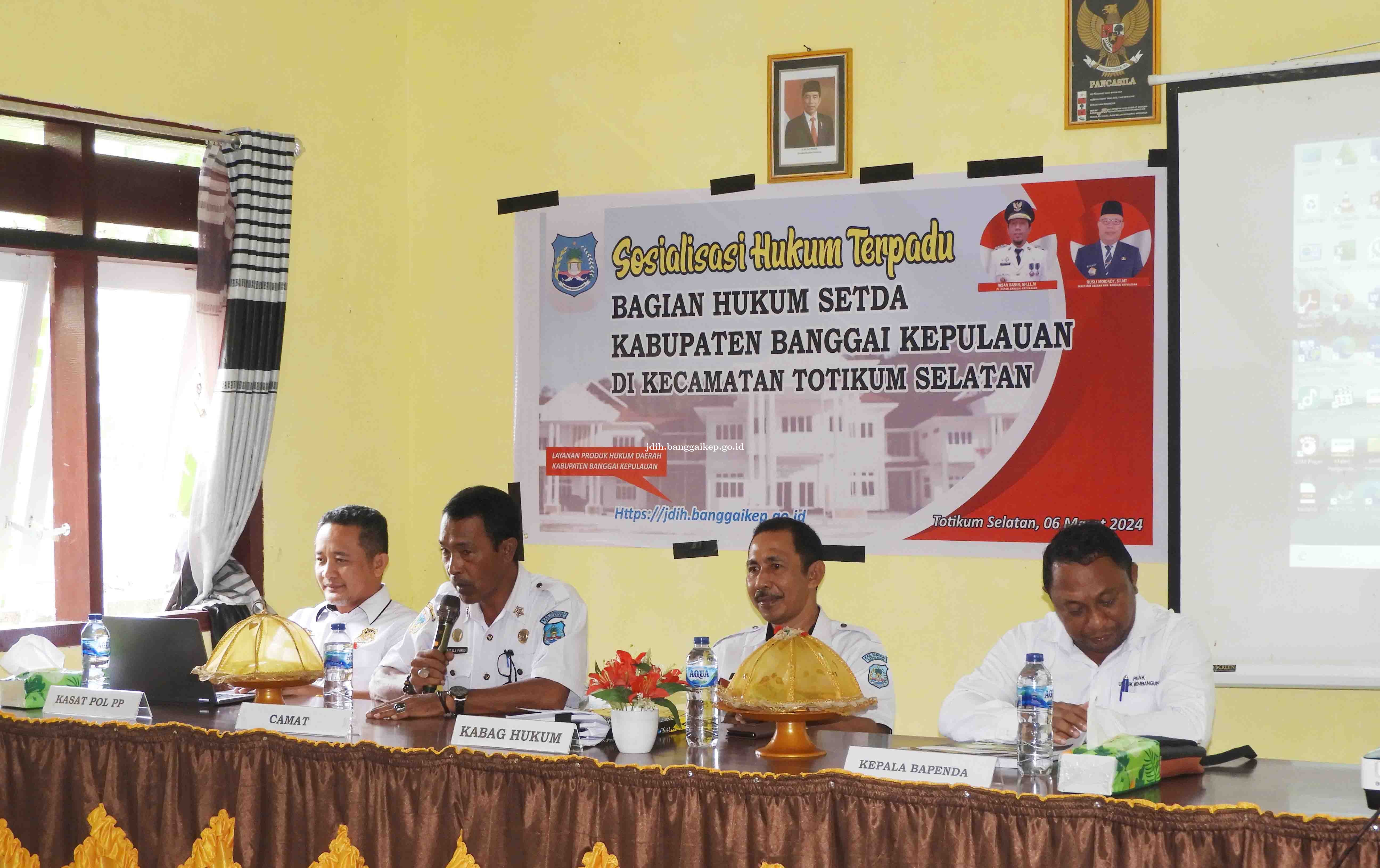 Sosialisasi Hukum Terpadu di Desa Kalumbatan Kecamatan Totikum Selatan